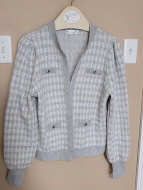 💜2 for $10💜 Bundle and save89th & Madison Light Gray Houndstooth Knit Cardigan